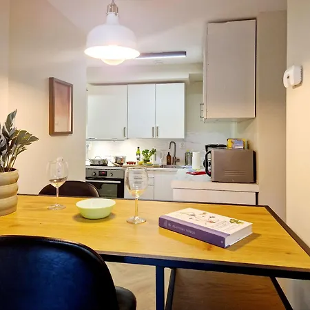 Renovated Retreat In Beautiful Area Near Bryggen 펜션 *